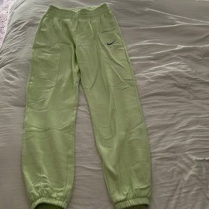 Nike Women's Trend Essential Fleece Pants, Light/Lime Green, SMALL